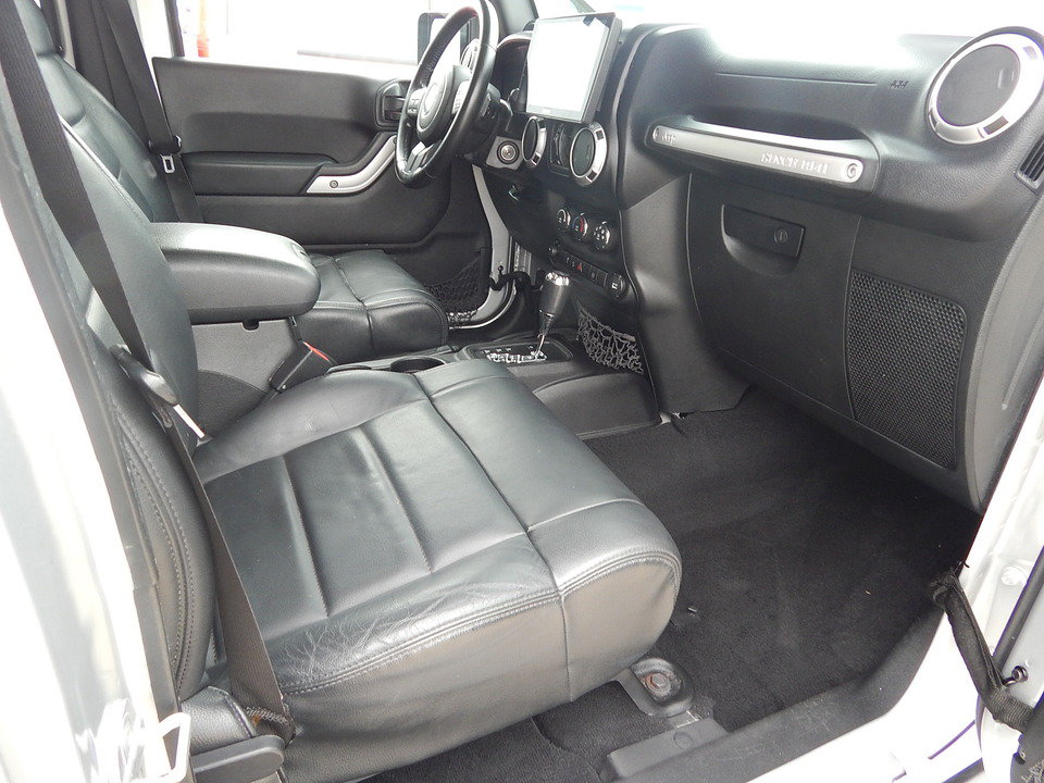 Used 2012 Jeep Wrangler Unlimited Sahara w/ Connectivity Group AWD/4WD image 17
