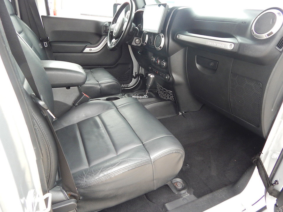 Used 2012 Jeep Wrangler Unlimited Sahara w/ Connectivity Group image 17