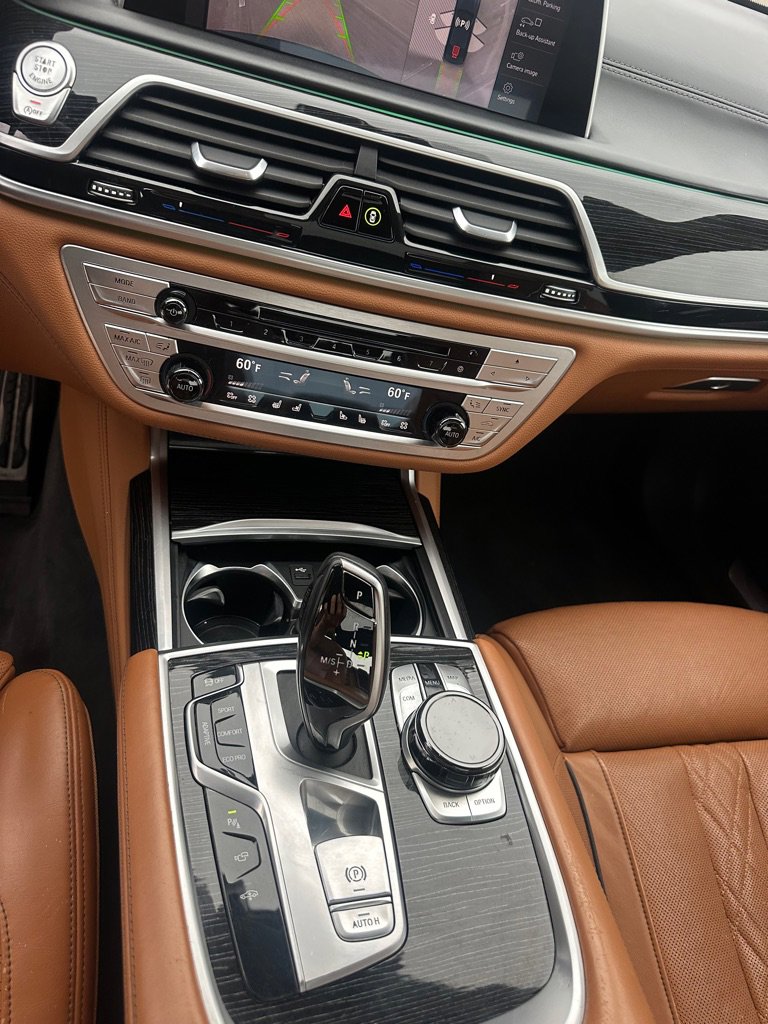 Used 2020 BMW 750i xDrive w/ Executive Package AWD/4WD image 19