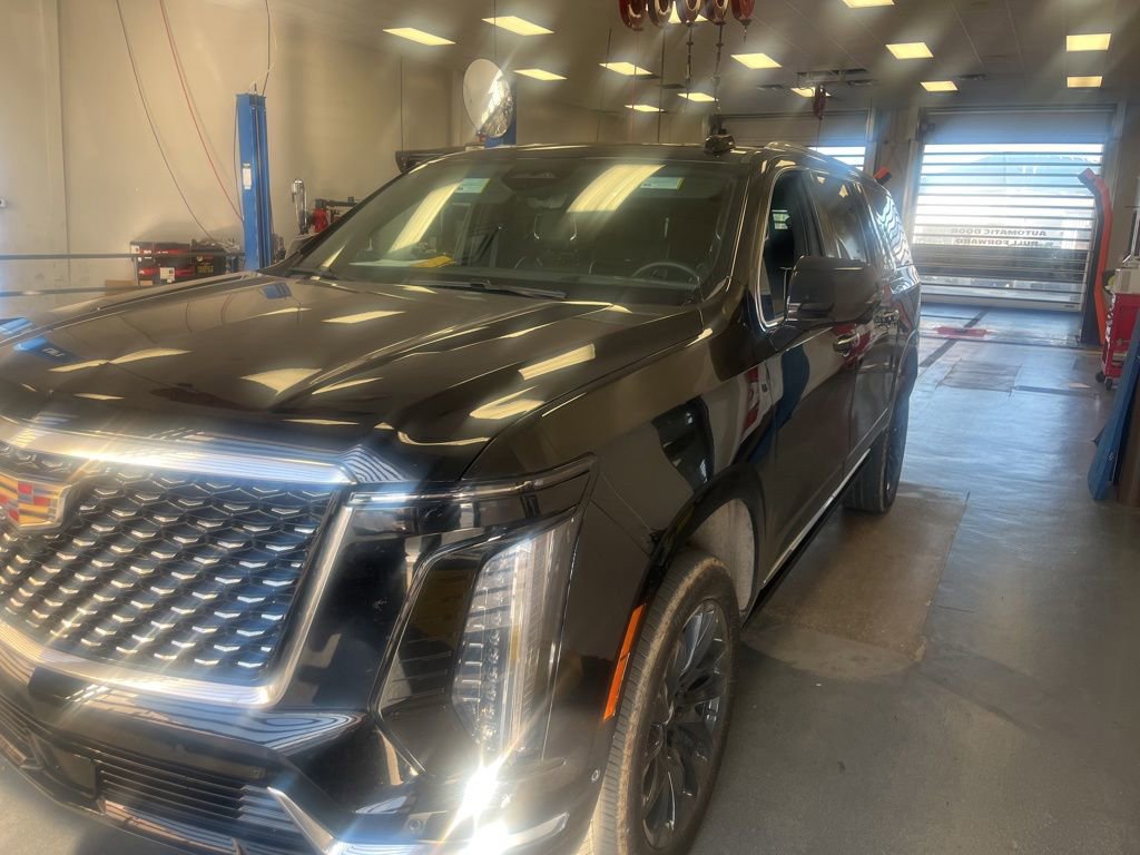 Used 2026 Cadillac Escalade ESV Luxury AWD/4WD image 2