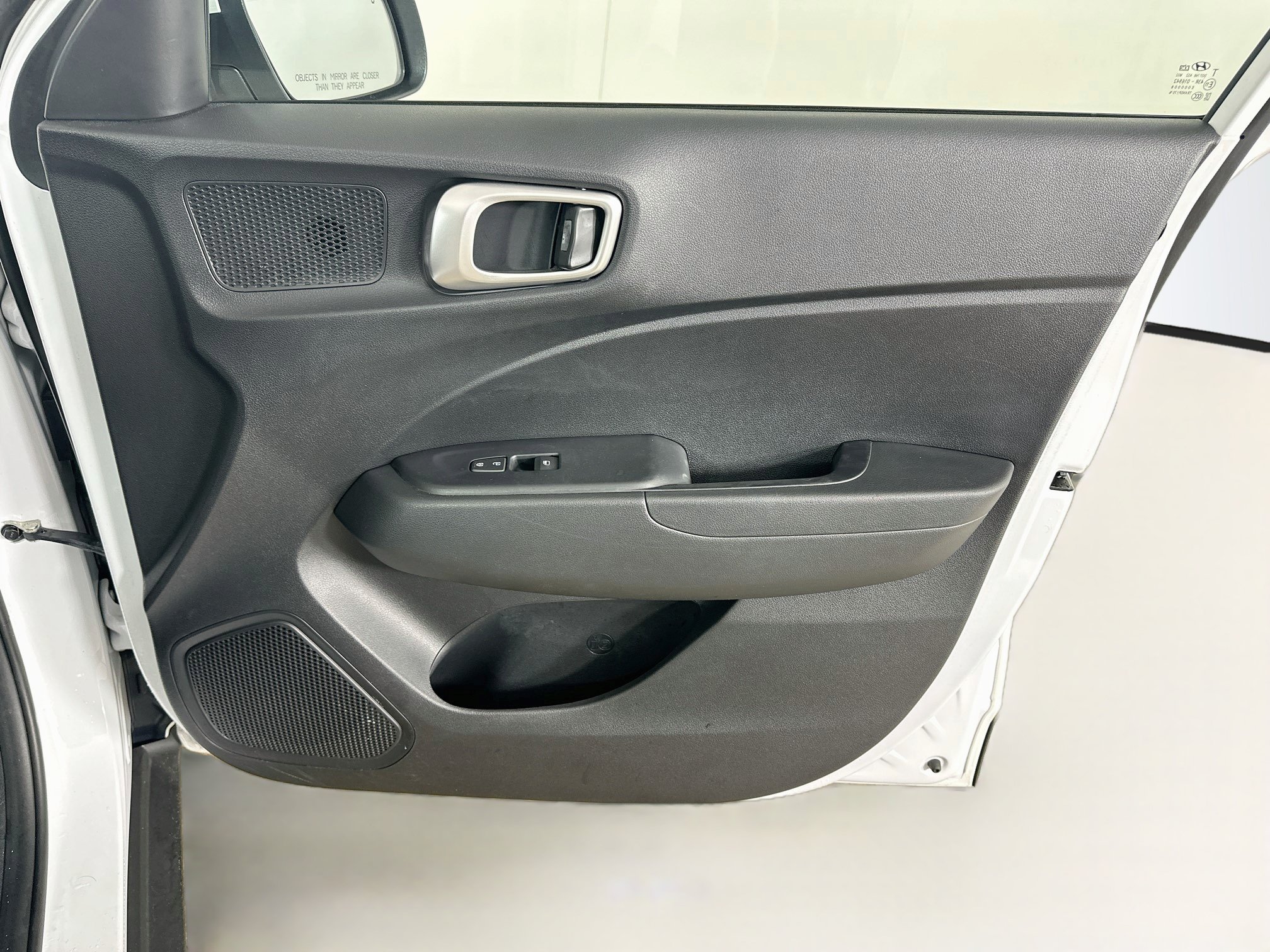 Used 2025 Hyundai Venue SEL FWD image 31