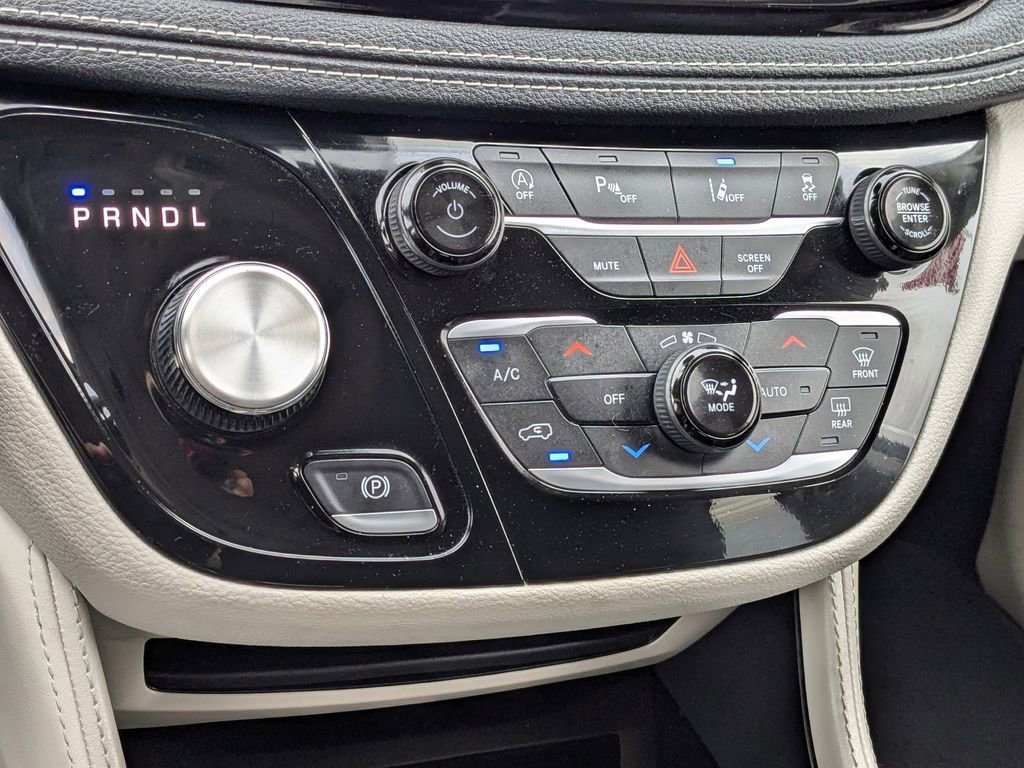 Used 2023 Chrysler Pacifica Limited image 26