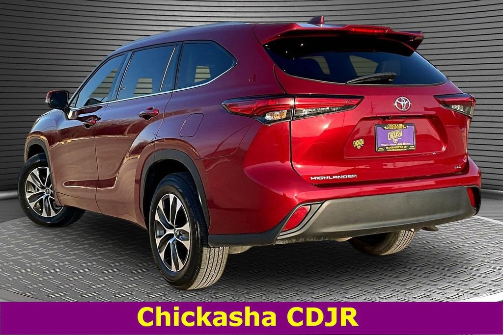 Used 2022 Toyota Highlander XLE image 4