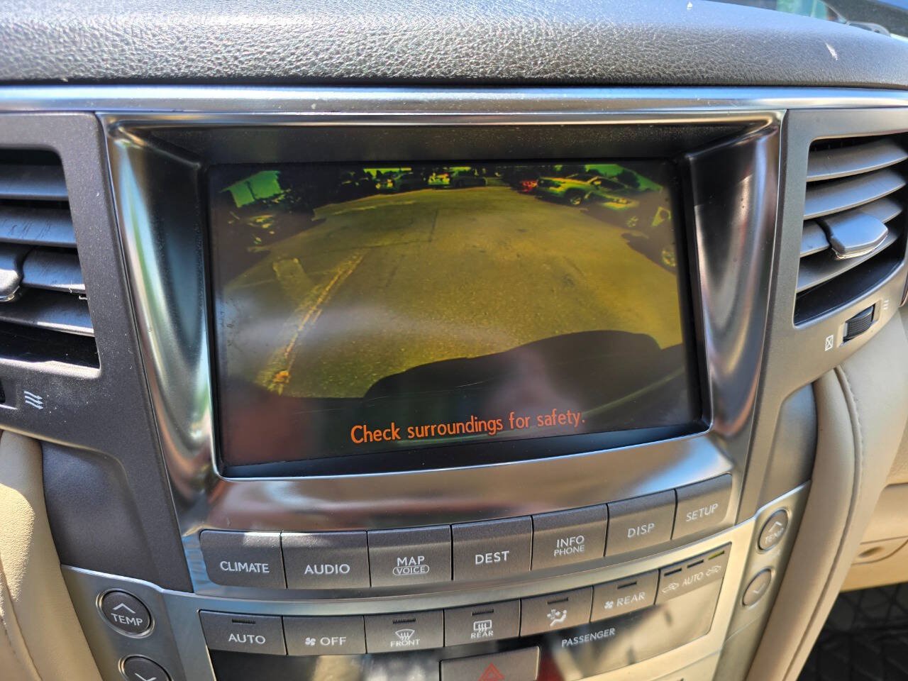 Used 2011 Lexus LX 570 4WD image 19
