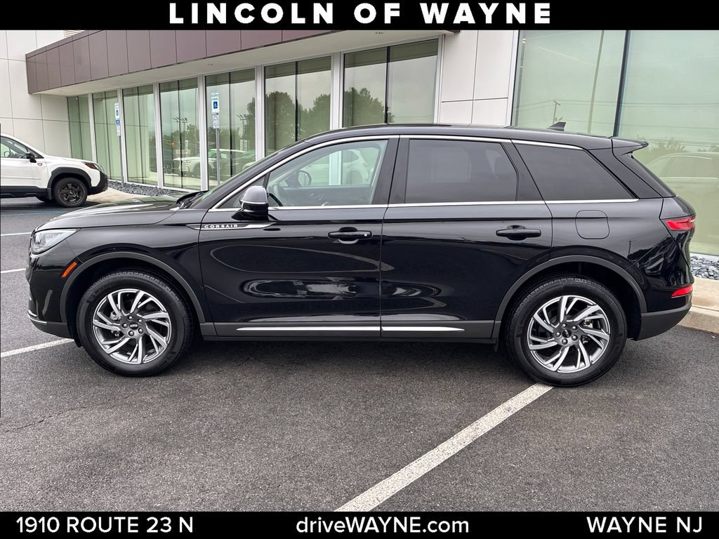 Certified 2024 Lincoln Corsair AWD w/ Equipment Group 101A image 2