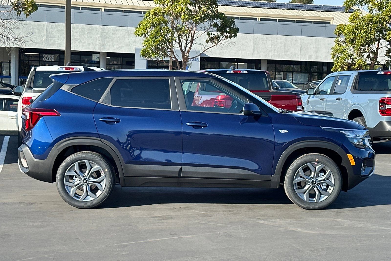 New 2026 Kia Seltos LX image 3