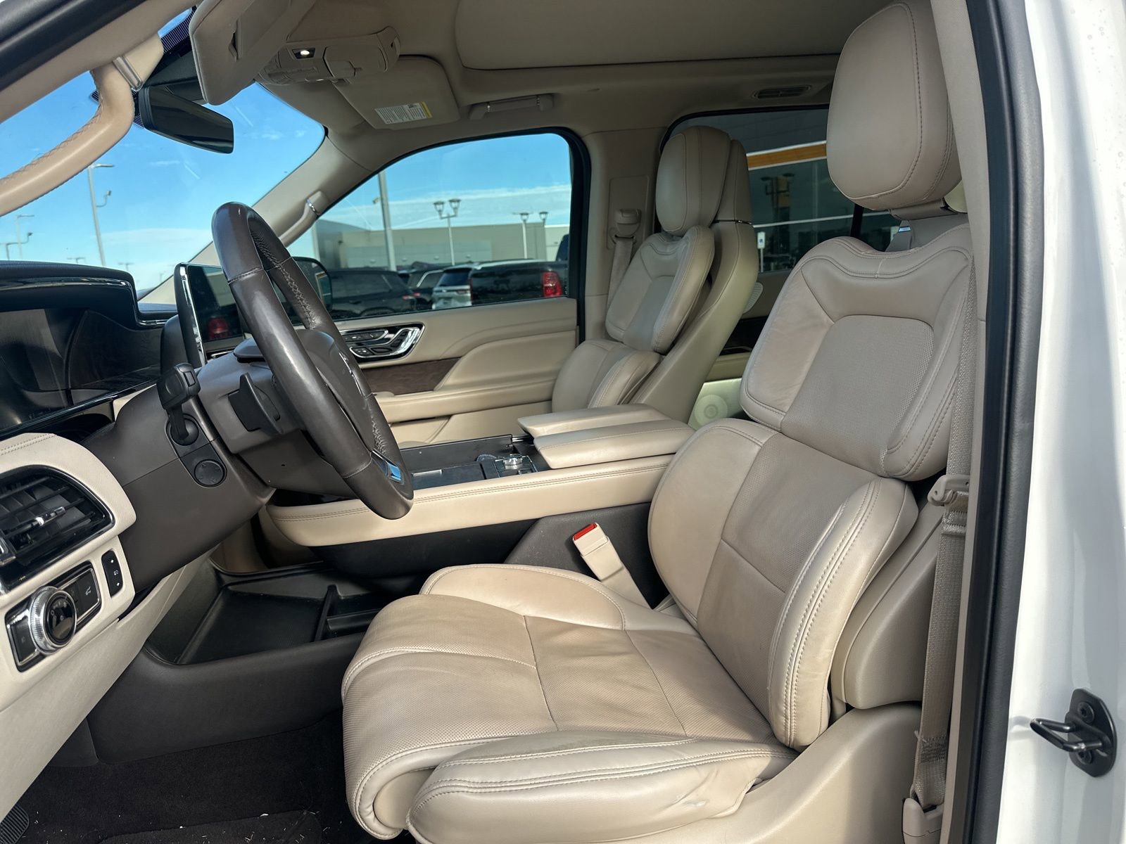 Used 2020 Lincoln Navigator Reserve w/ Equipment Group 208A Reserve image 9