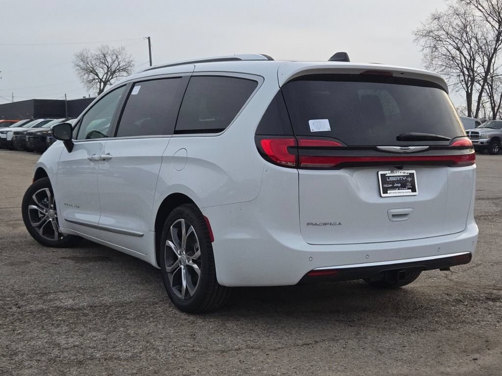 New 2026 Chrysler Pacifica Pinnacle w/ Trailer Tow Group FWD image 17