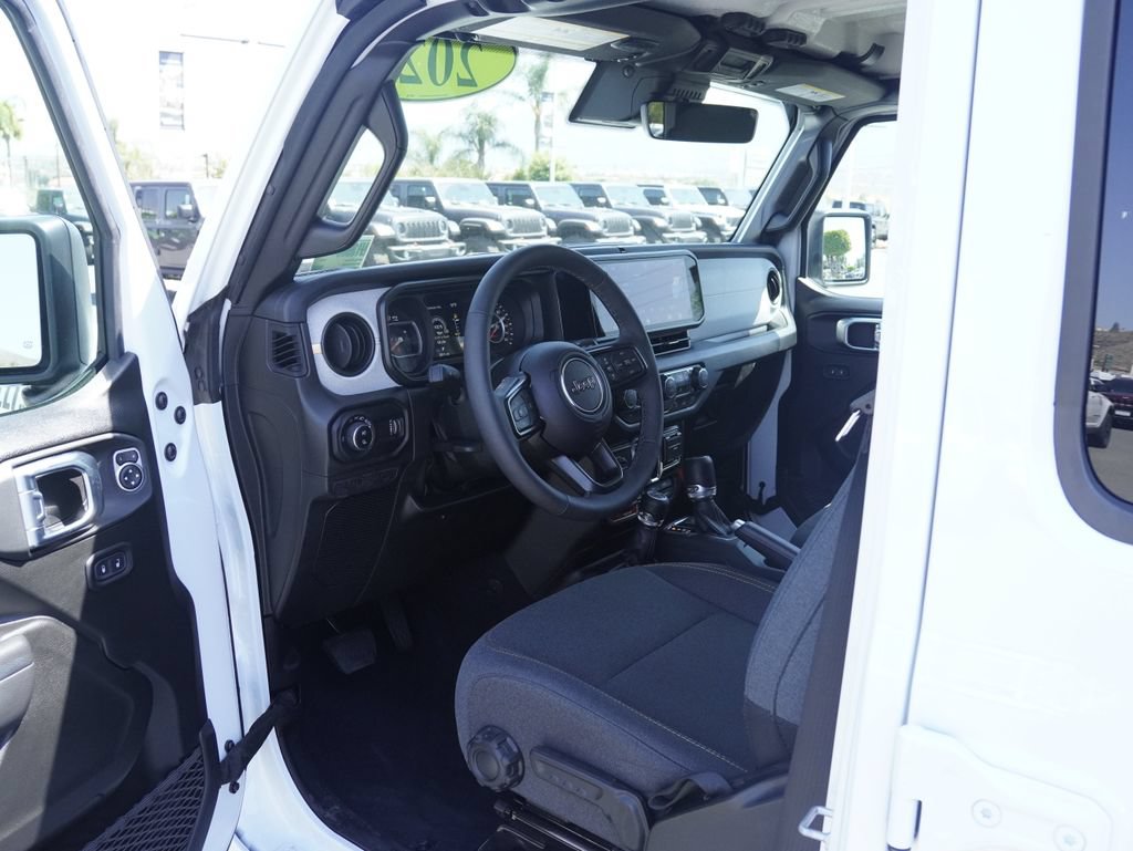 Certified 2025 Jeep Gladiator Sport AWD/4WD image 27
