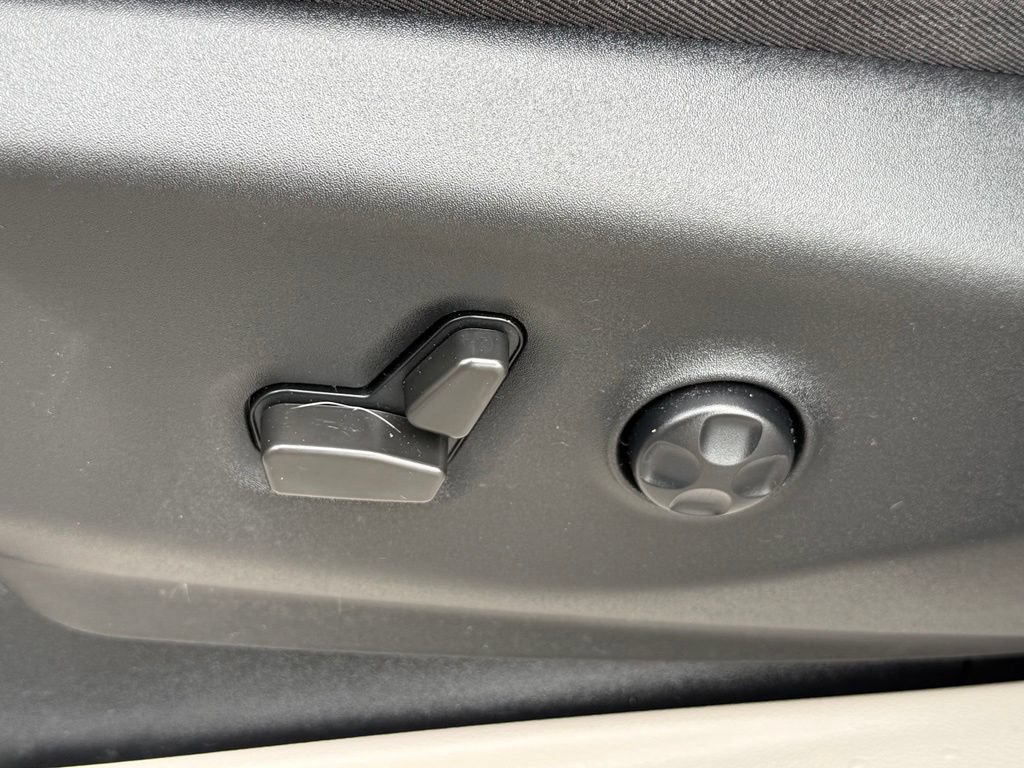 Used 2022 Chrysler Pacifica Touring-L FWD image 24