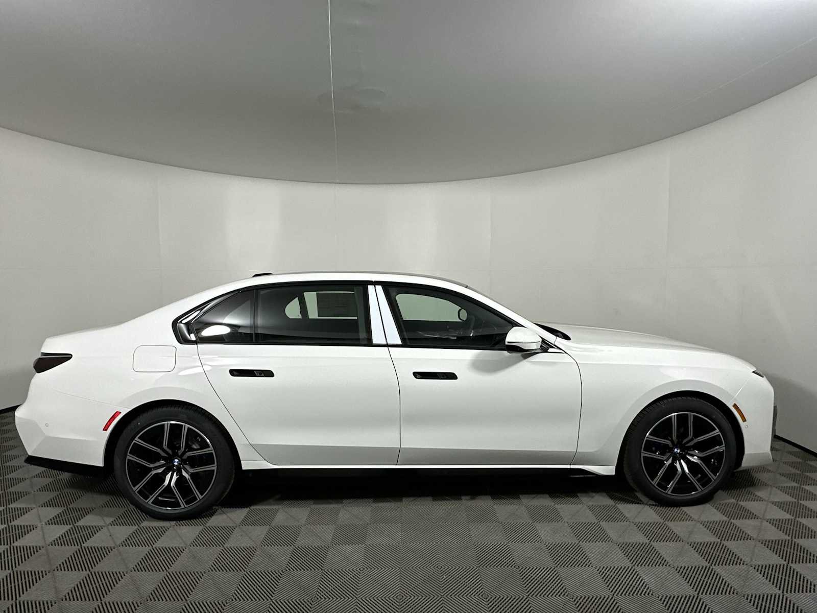 New 2026 BMW 740i xDrive w/ Executive Package image 8