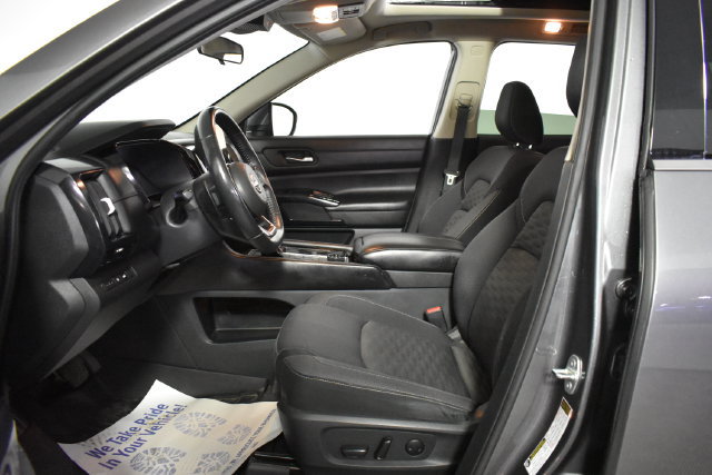 Used 2022 Nissan Pathfinder SV w/ SV Premium Package AWD/4WD image 11