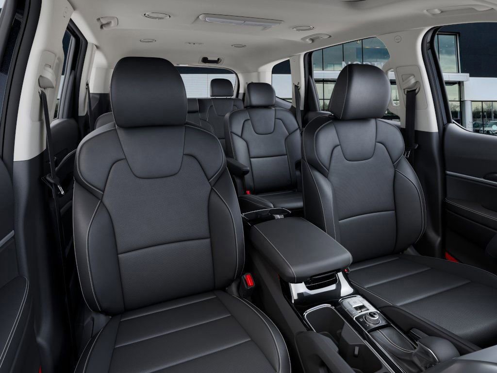 Used 2025 Kia Telluride S image 16