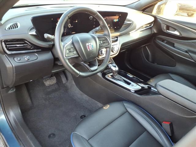 Used 2025 Buick Envista Sport Touring w/ Experience Buick Package FWD image 3