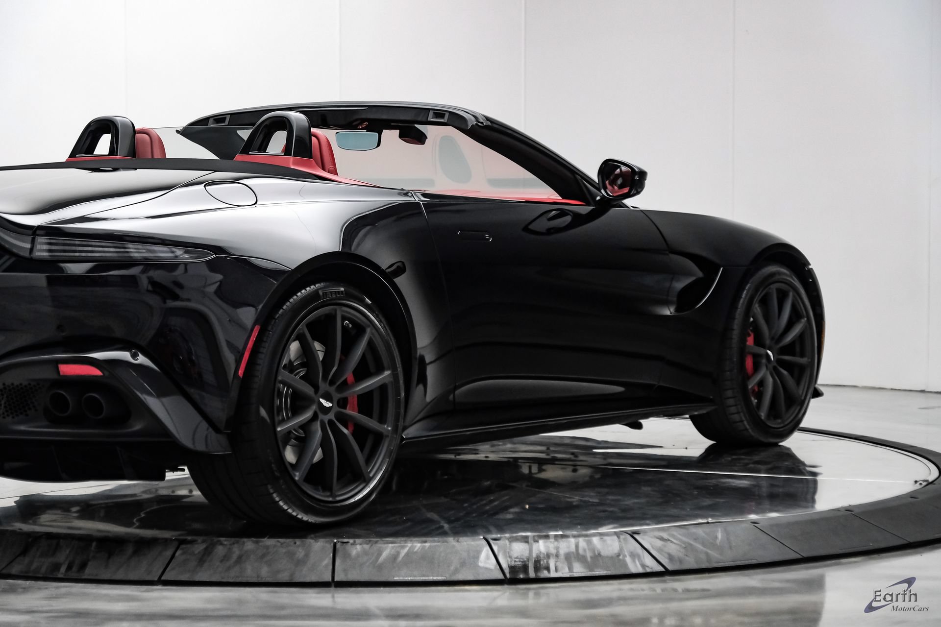 Used 2022 Aston Martin V8 Vantage Roadster RWD image 24