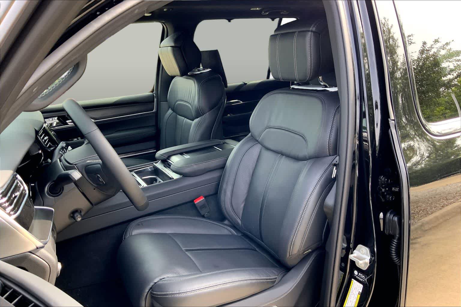 New 2026 Jeep Grand Wagoneer Summit AWD/4WD image 9