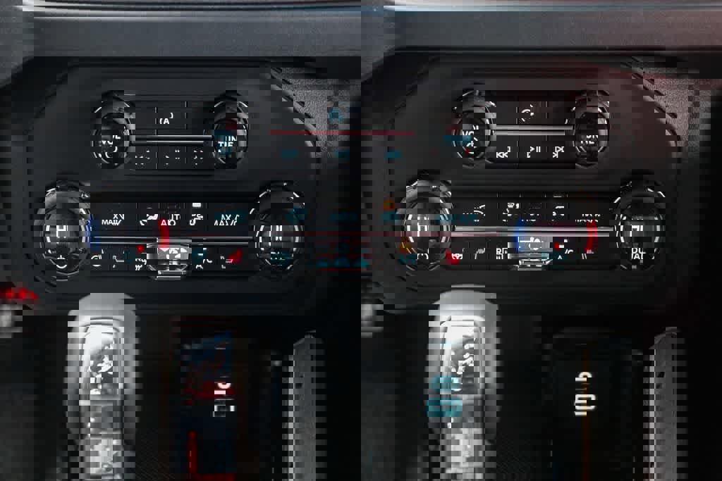 New 2025 Ford Bronco Badlands image 12