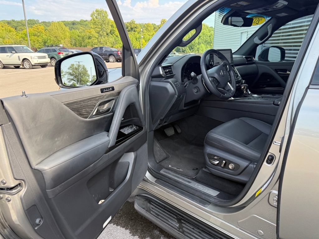 Used 2022 Lexus LX 600 4WD w/ Appearance Package image 30