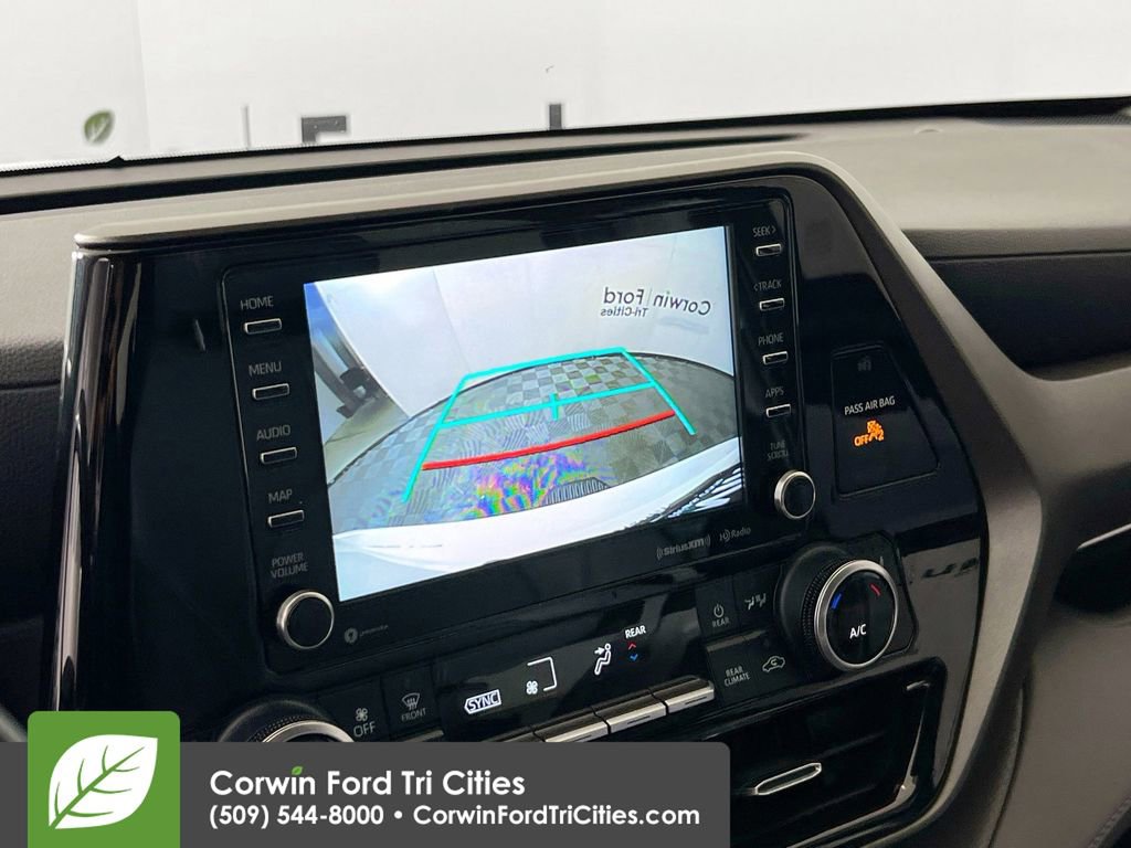 Used 2021 Toyota Highlander XLE AWD/4WD image 22