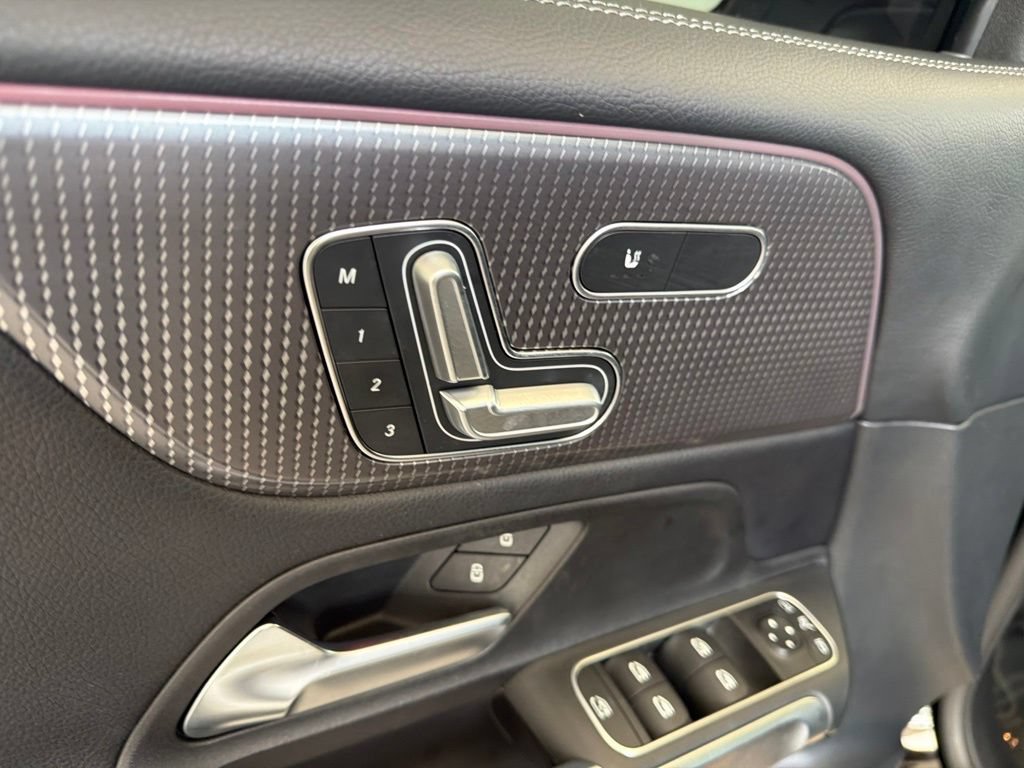 Used 2022 Mercedes-Benz GLB 250 image 46