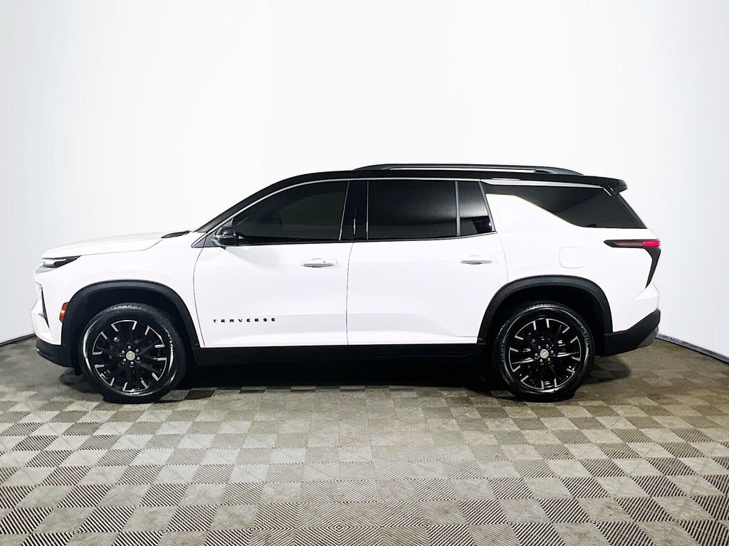 Used 2025 Chevrolet Traverse LT w/ Sun and Wheel Package image 5