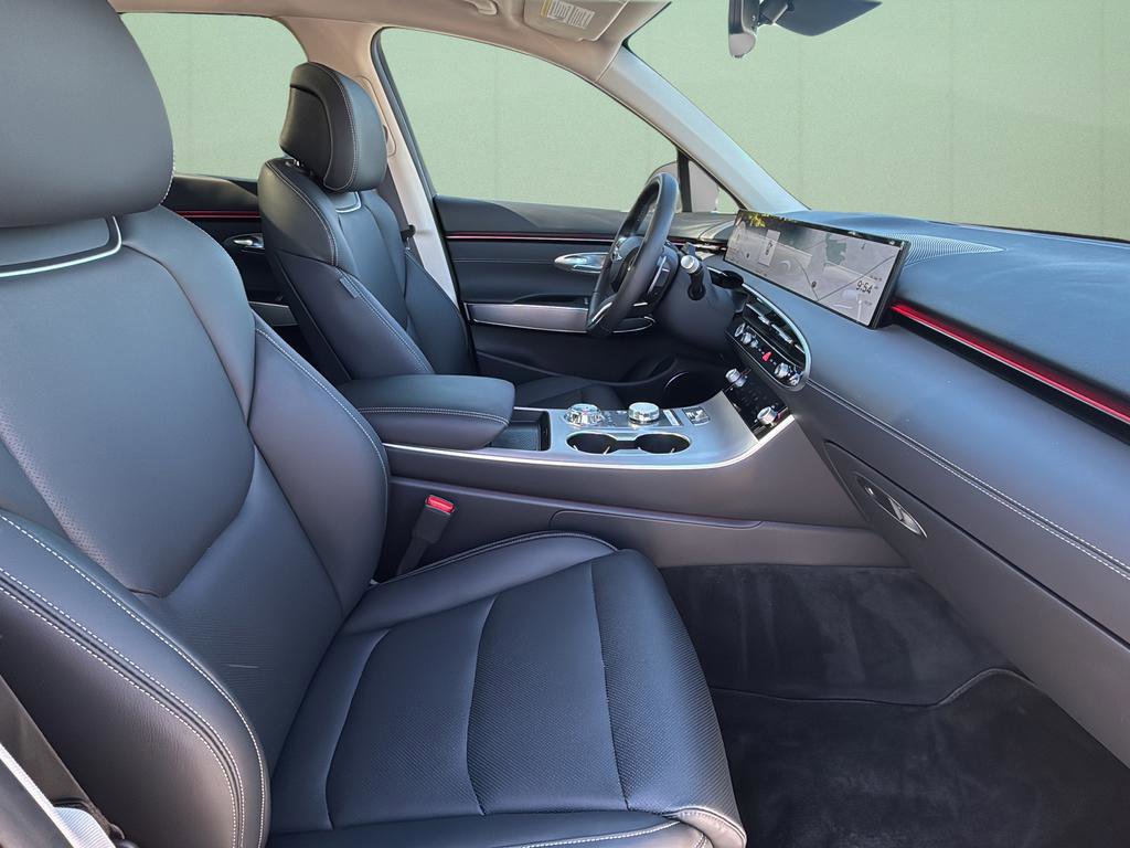 Certified 2026 Genesis GV70 2.5T Select AWD/4WD image 41