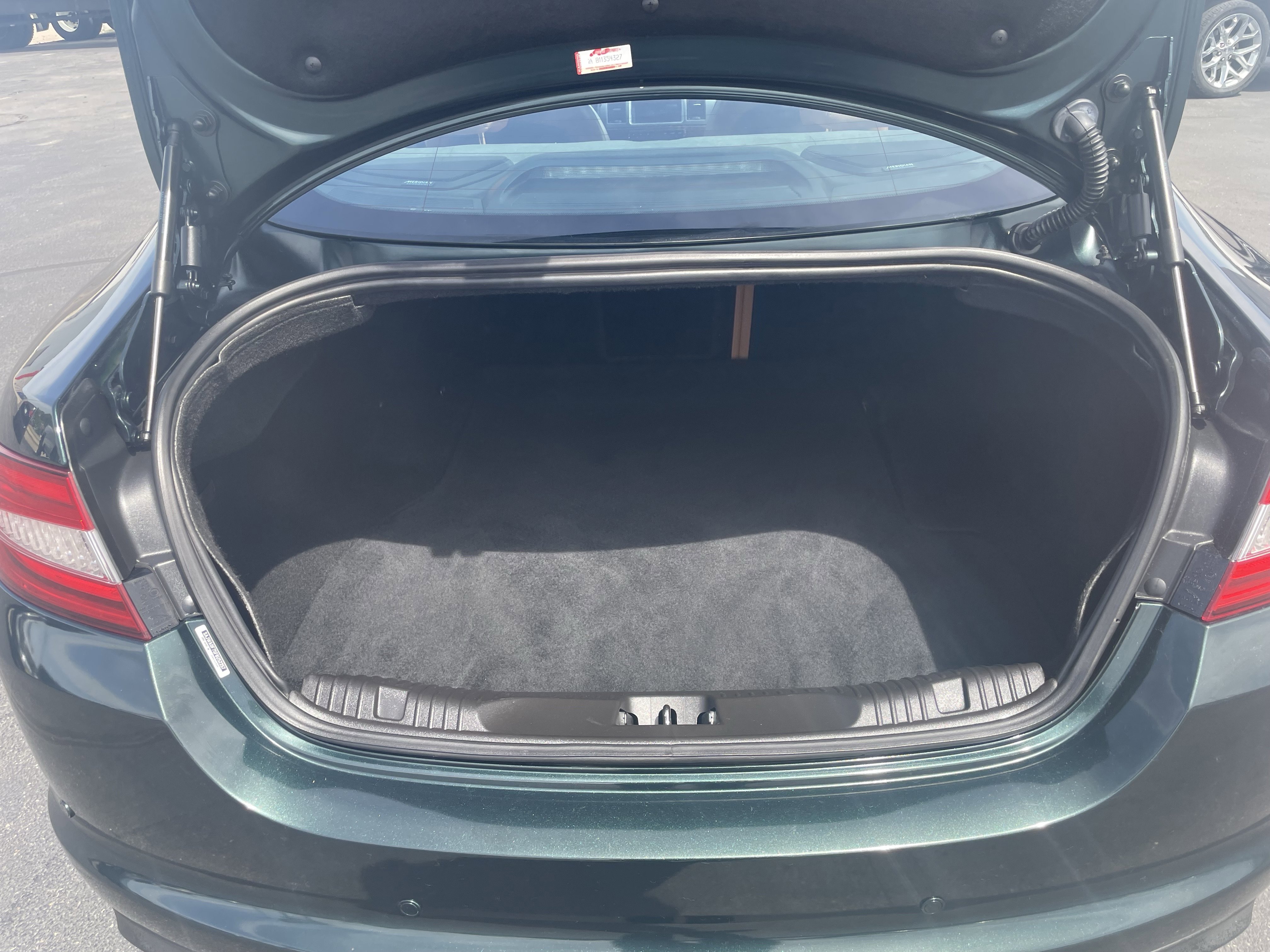 Used 2015 Jaguar XF Portfolio RWD image 9