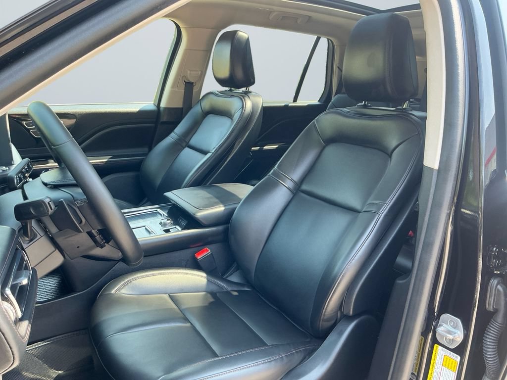 Used 2023 Lincoln Aviator AWD w/ Premium Package image 10
