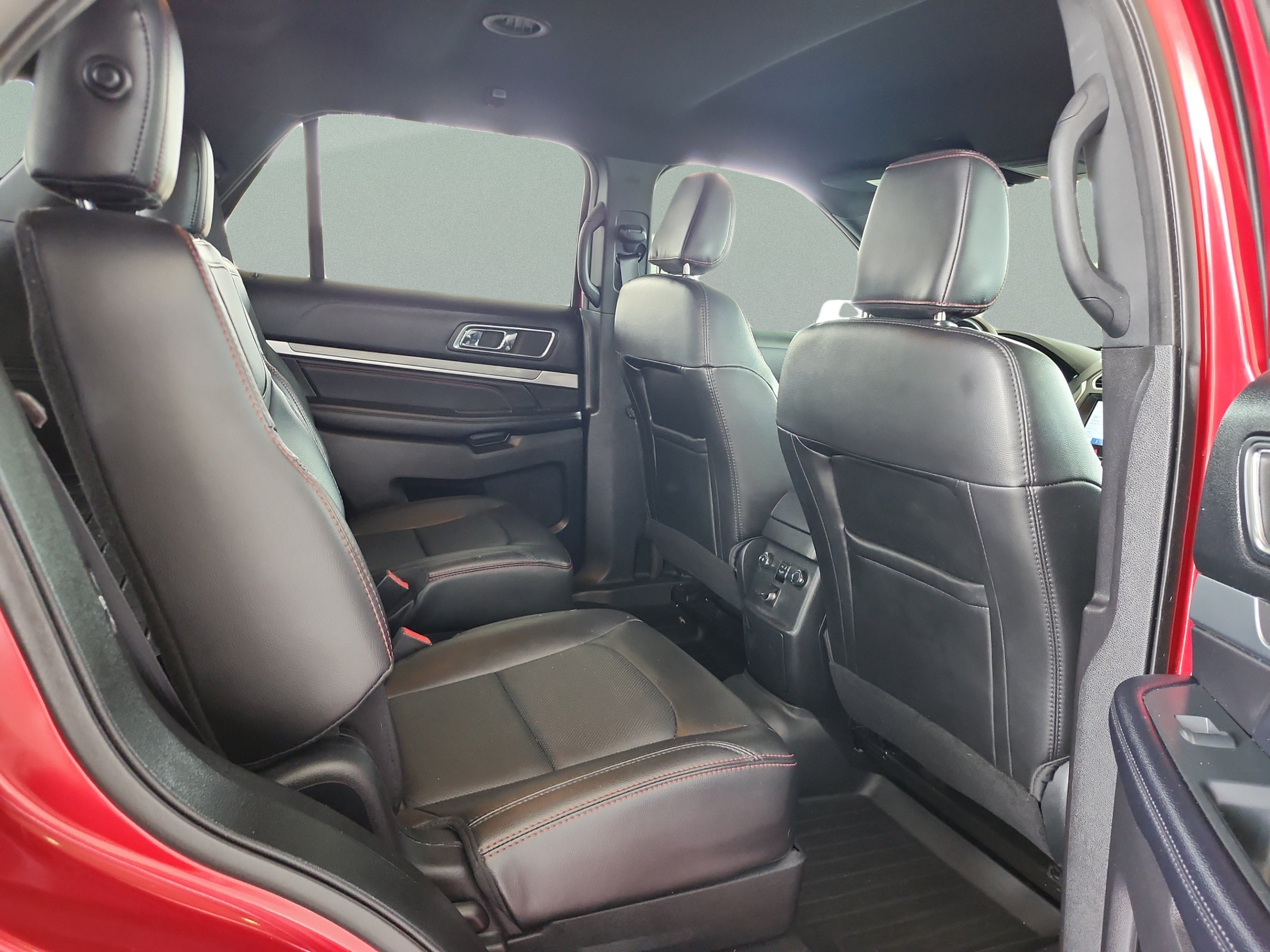Used 2018 Ford Explorer Sport w/ Ford Safe & Smart Package AWD/4WD image 18