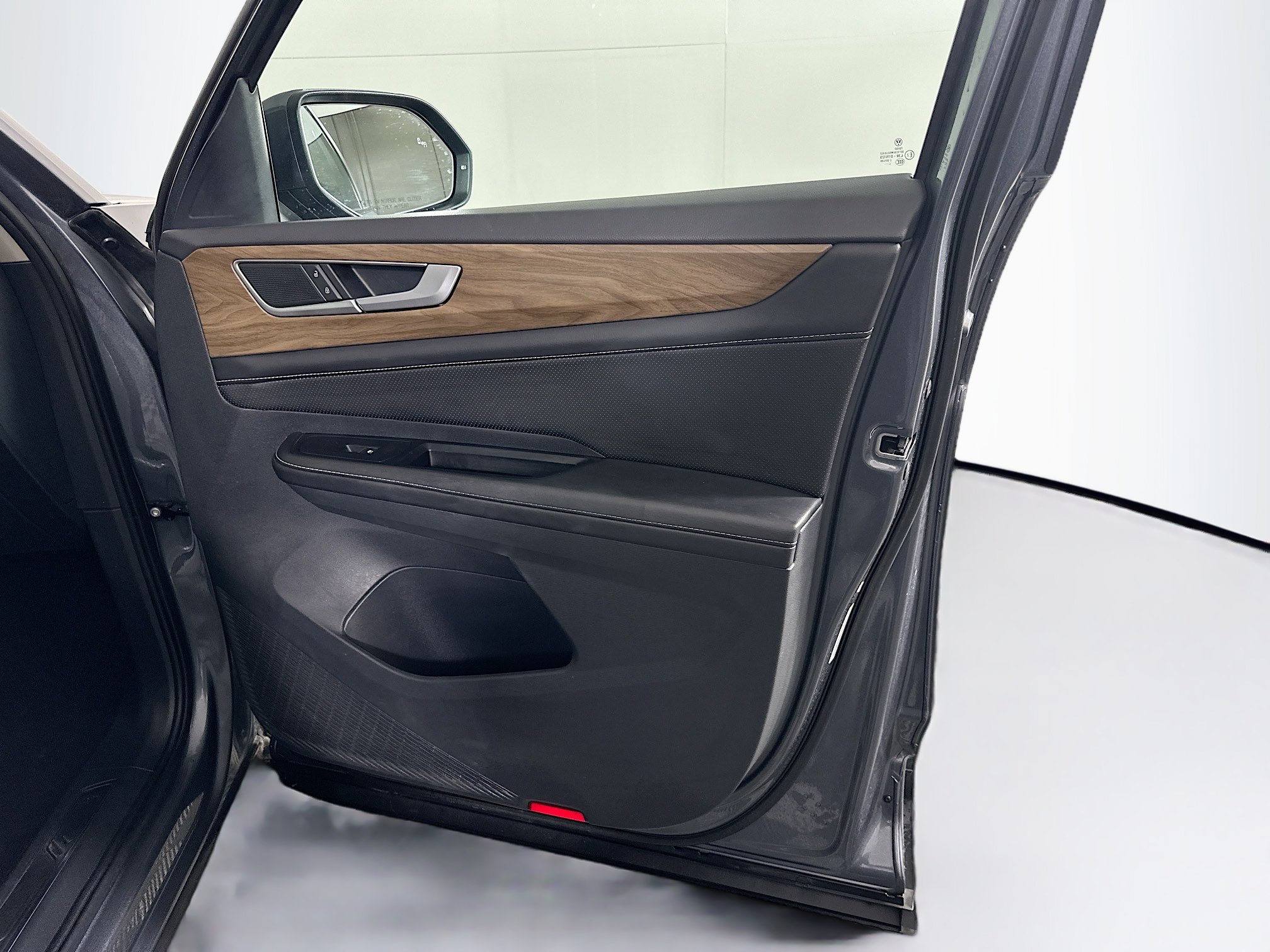 Used 2025 Volkswagen Atlas SE AWD/4WD image 34