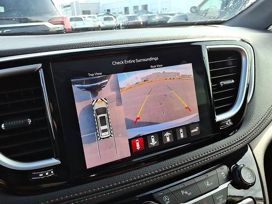 Used 2026 Chrysler Pacifica Pinnacle FWD image 31