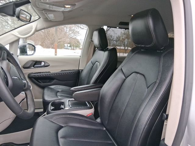Used 2024 Chrysler Pacifica Touring-L image 13