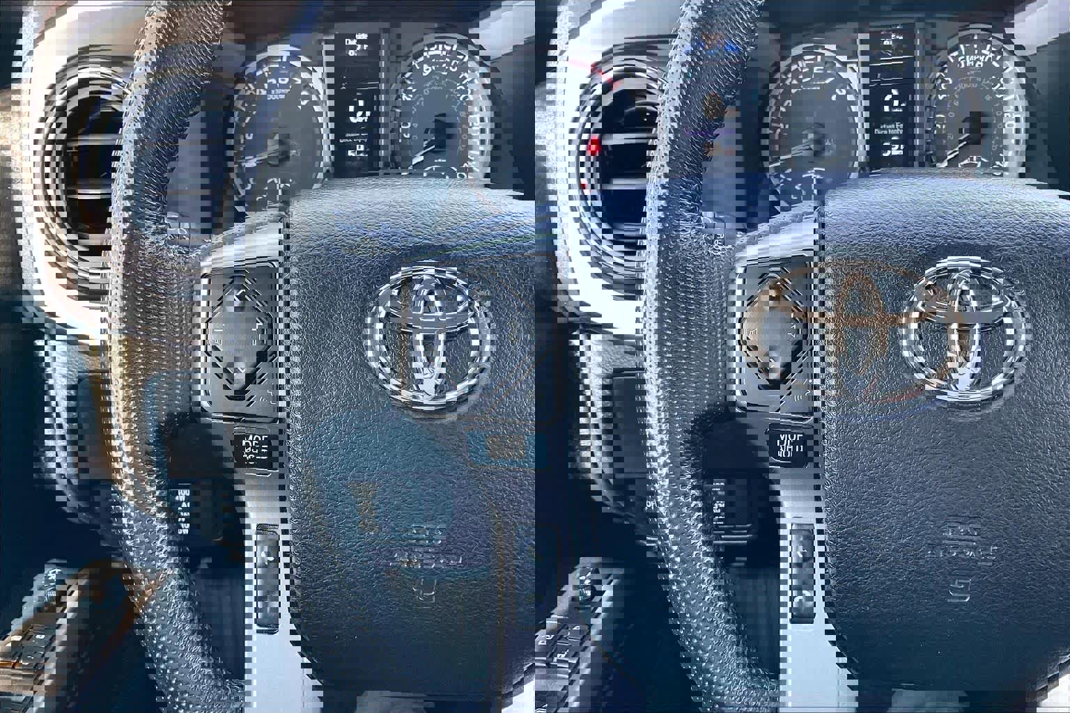 Used 2021 Toyota Tacoma SR5 w/ Trail Edition image 23