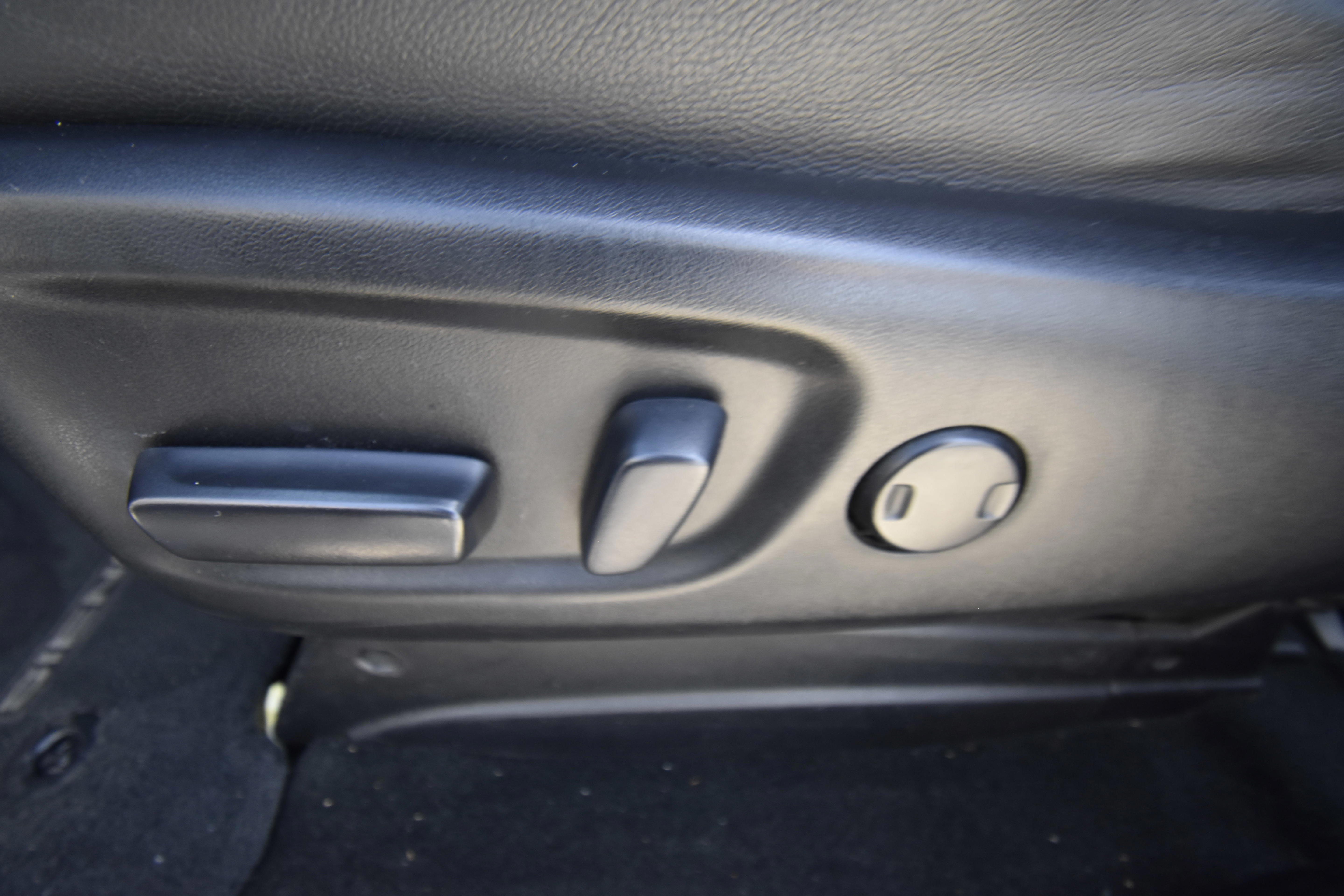 Used 2015 Toyota Sienna SE Premium FWD image 13
