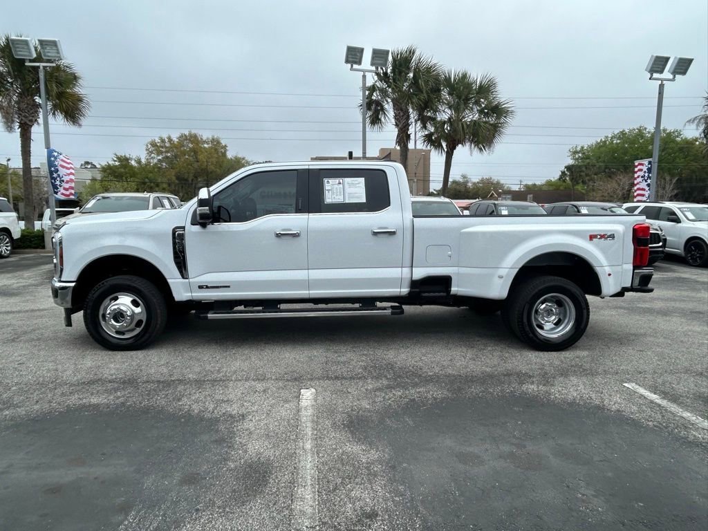 Used 2024 Ford F350 Lariat w/ FX4 Off-Road Package image 4