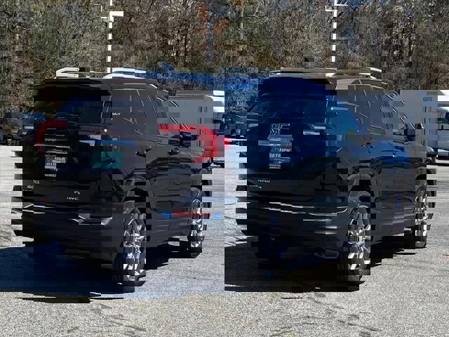 Used 2022 GMC Terrain SLT w/ Tech Package image 3