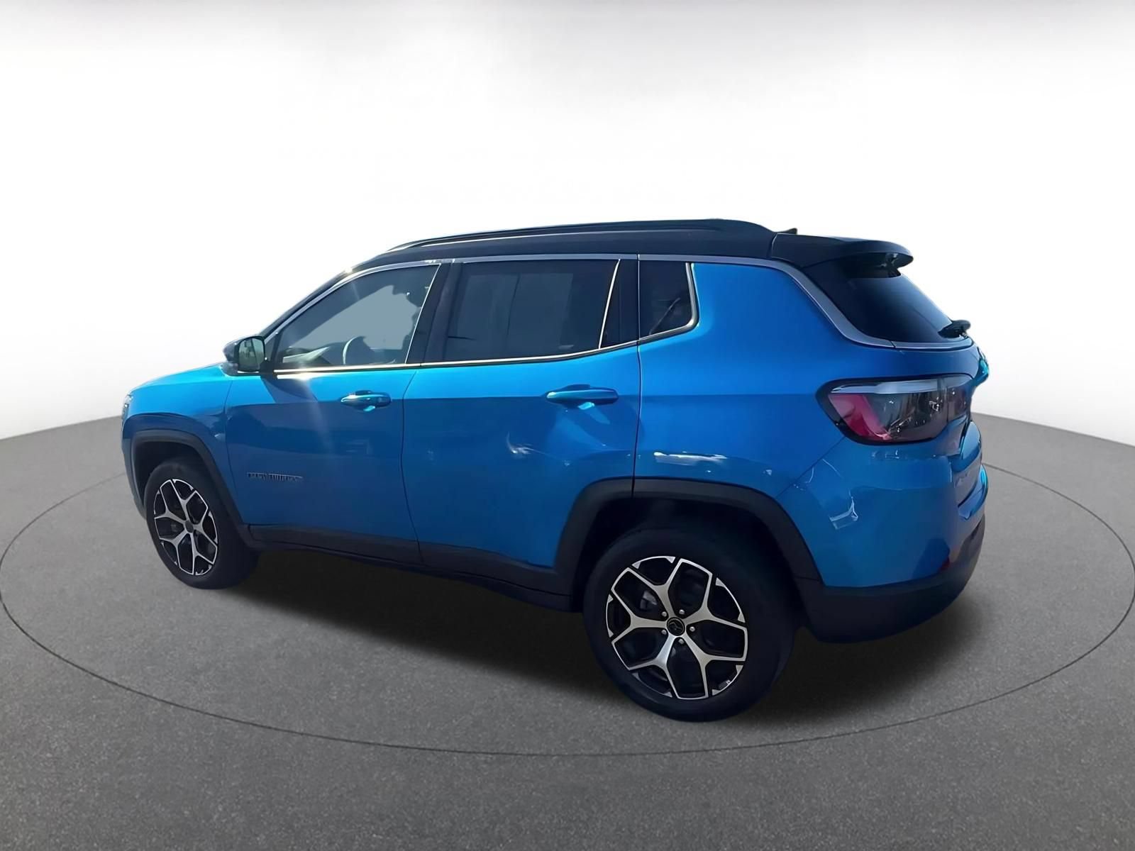 Used 2025 Jeep Compass Limited AWD/4WD image 10