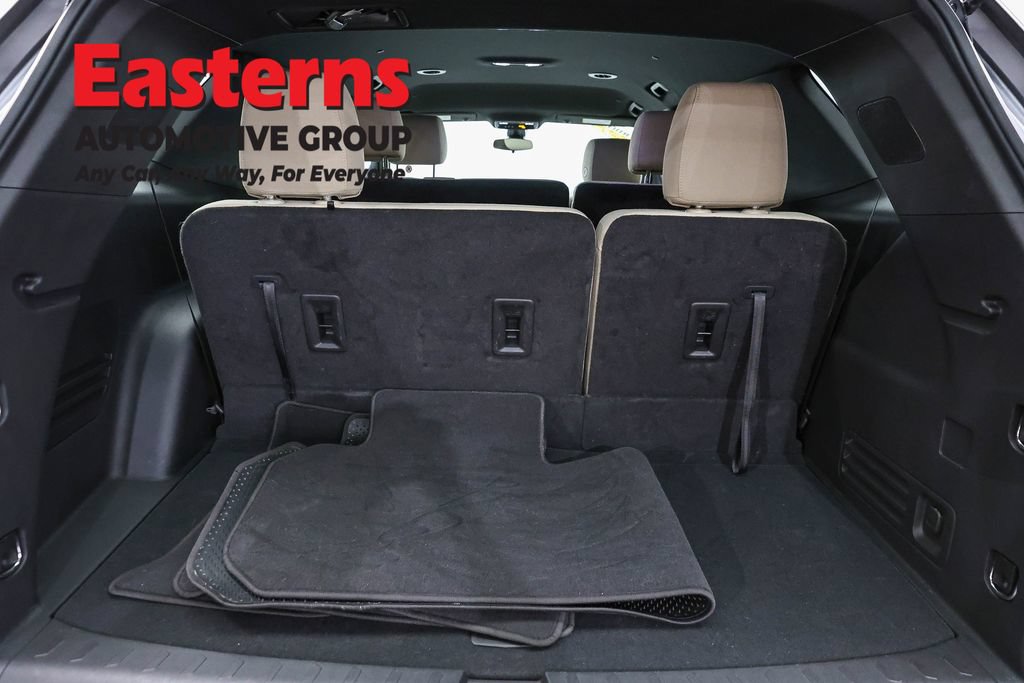 Used 2023 Chevrolet Traverse LS FWD image 9