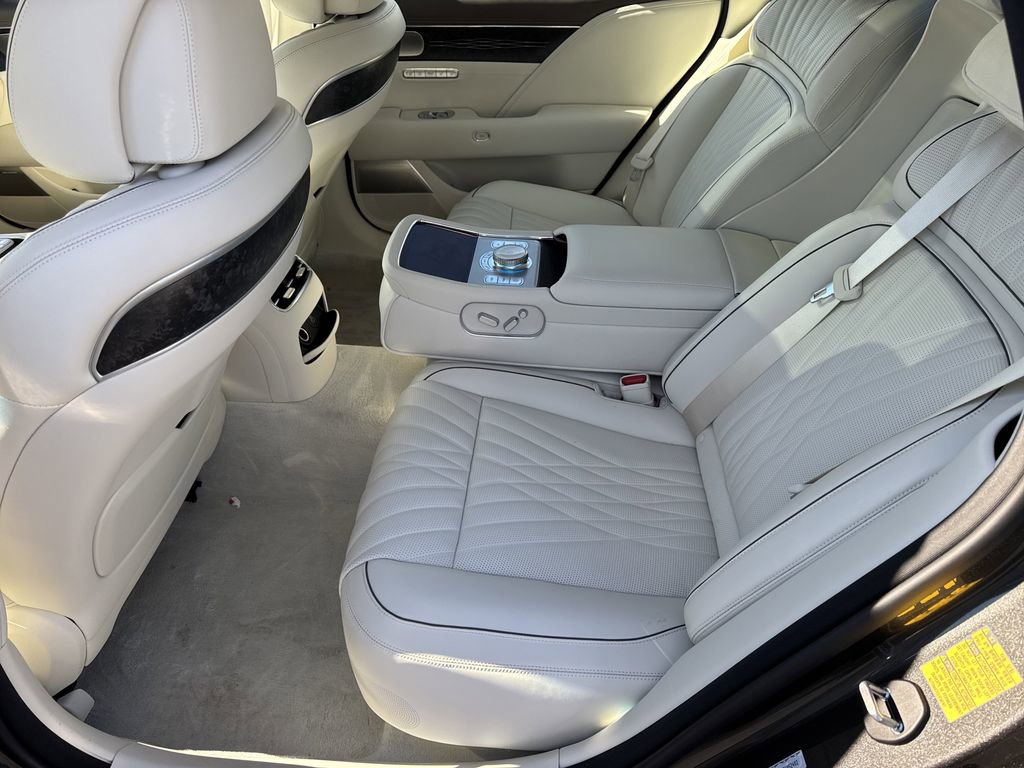 Used 2025 Genesis G90 3.5T image 19