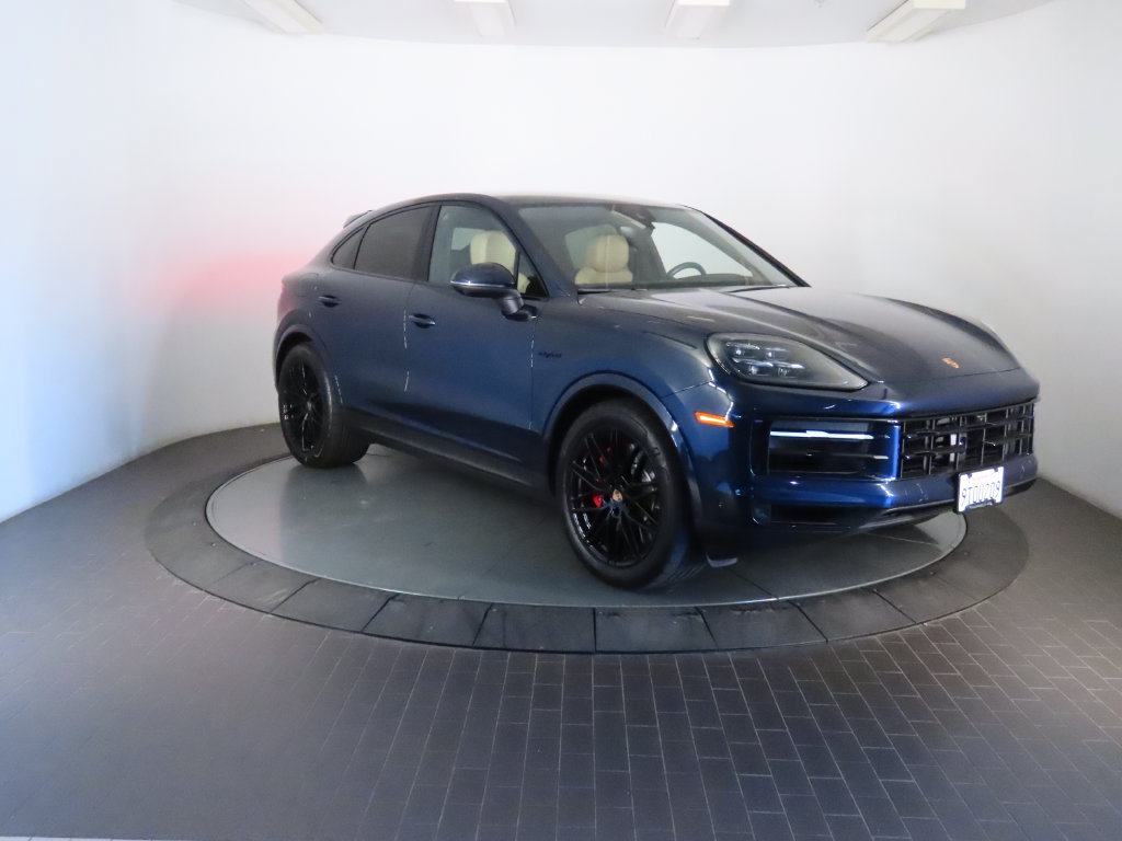Certified 2025 Porsche Cayenne S AWD/4WD image 9