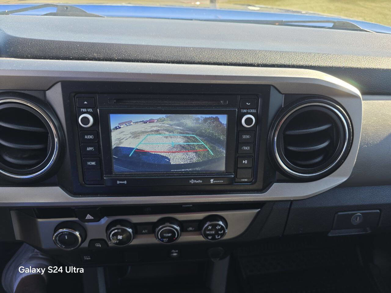 Used 2017 Toyota Tacoma TRD Sport image 36