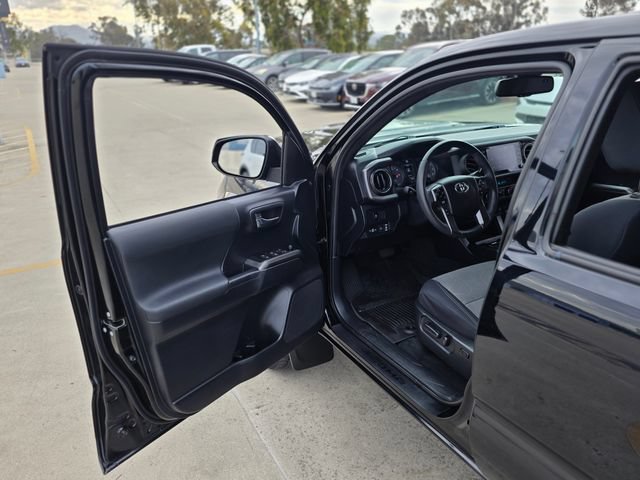Used 2021 Toyota Tacoma TRD Sport w/ Technology Package AWD/4WD image 39