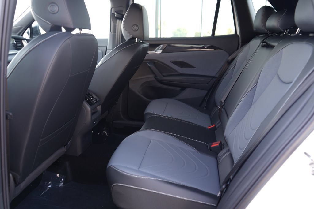 New 2026 Volkswagen Tiguan SE R-Line FWD image 7