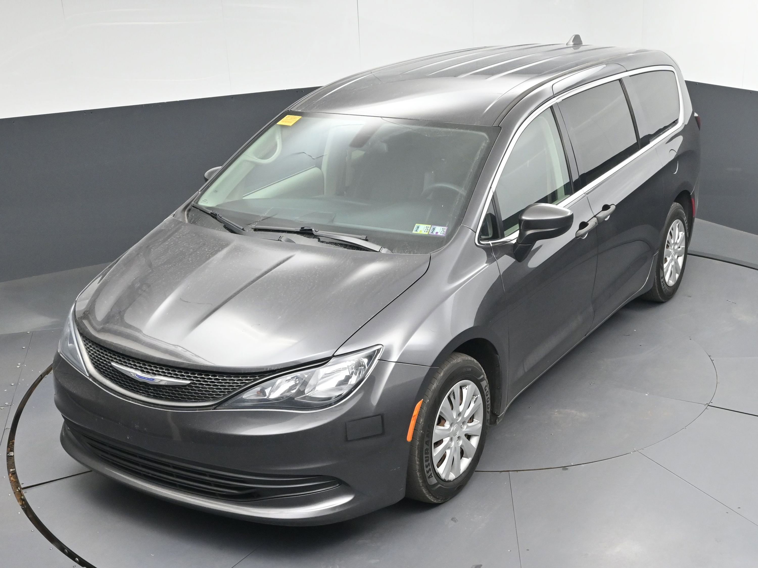 Used 2020 Chrysler Voyager L image 29