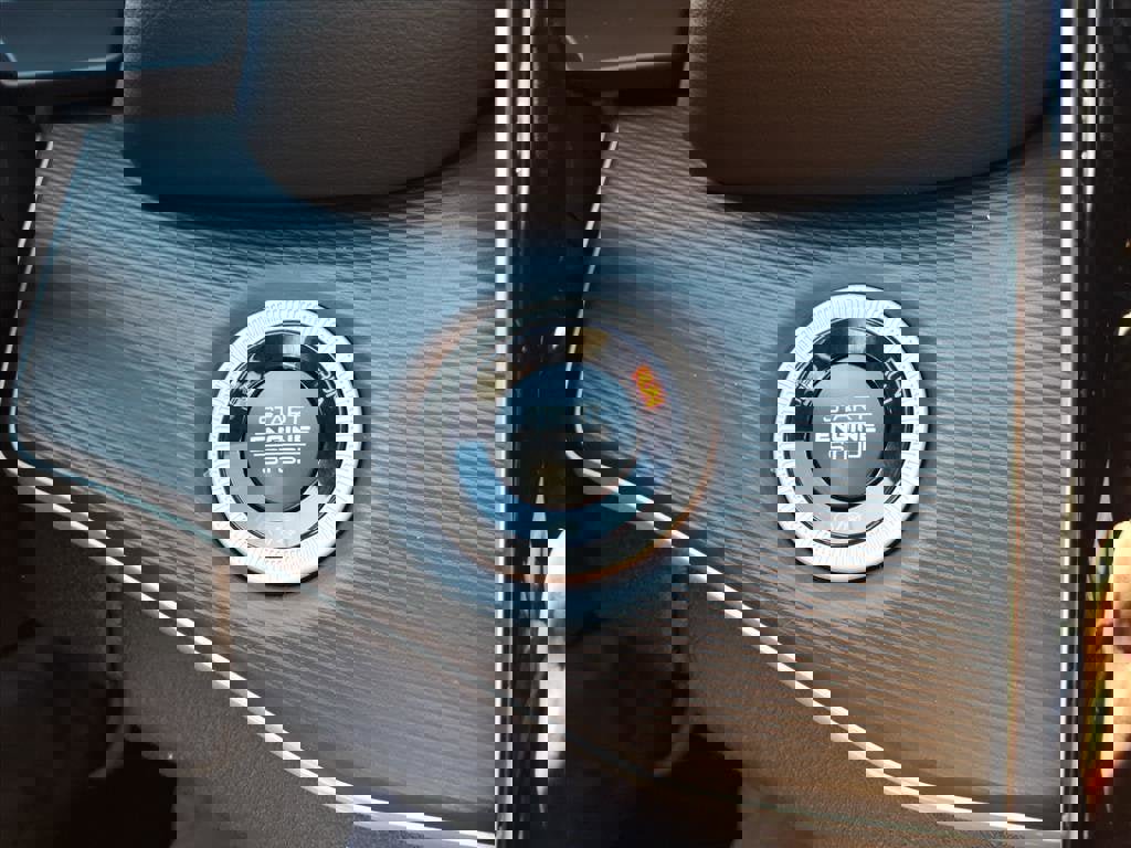 New 2025 Jeep Grand Cherokee Laredo X w/ Luxury Tech Group I image 13