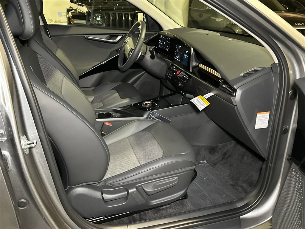 New 2025 Kia Niro Wind image 11