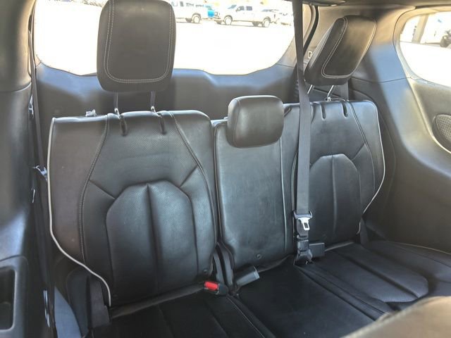 Used 2018 Chrysler Pacifica Limited w/ Advanced Safetytec Group FWD image 21