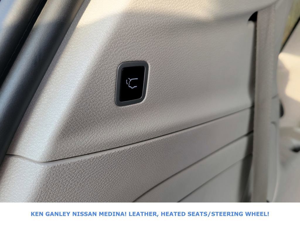 Used 2023 Chrysler Pacifica Touring-L image 48