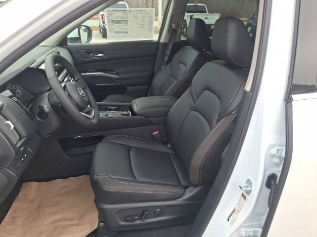 New 2025 Nissan Pathfinder SL w/ Black Appearance Package image 9