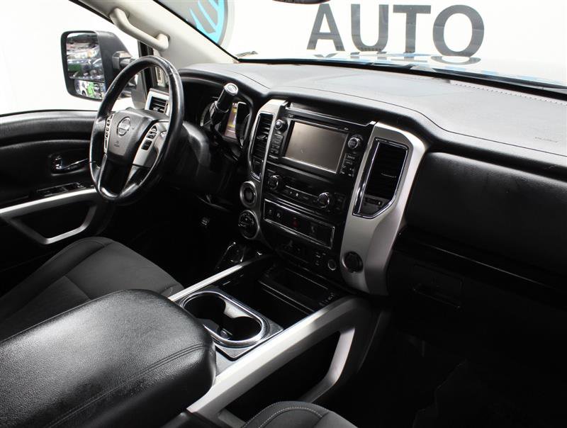Used 2018 Nissan Titan SV w/ SV Convenience Package AWD/4WD image 9
